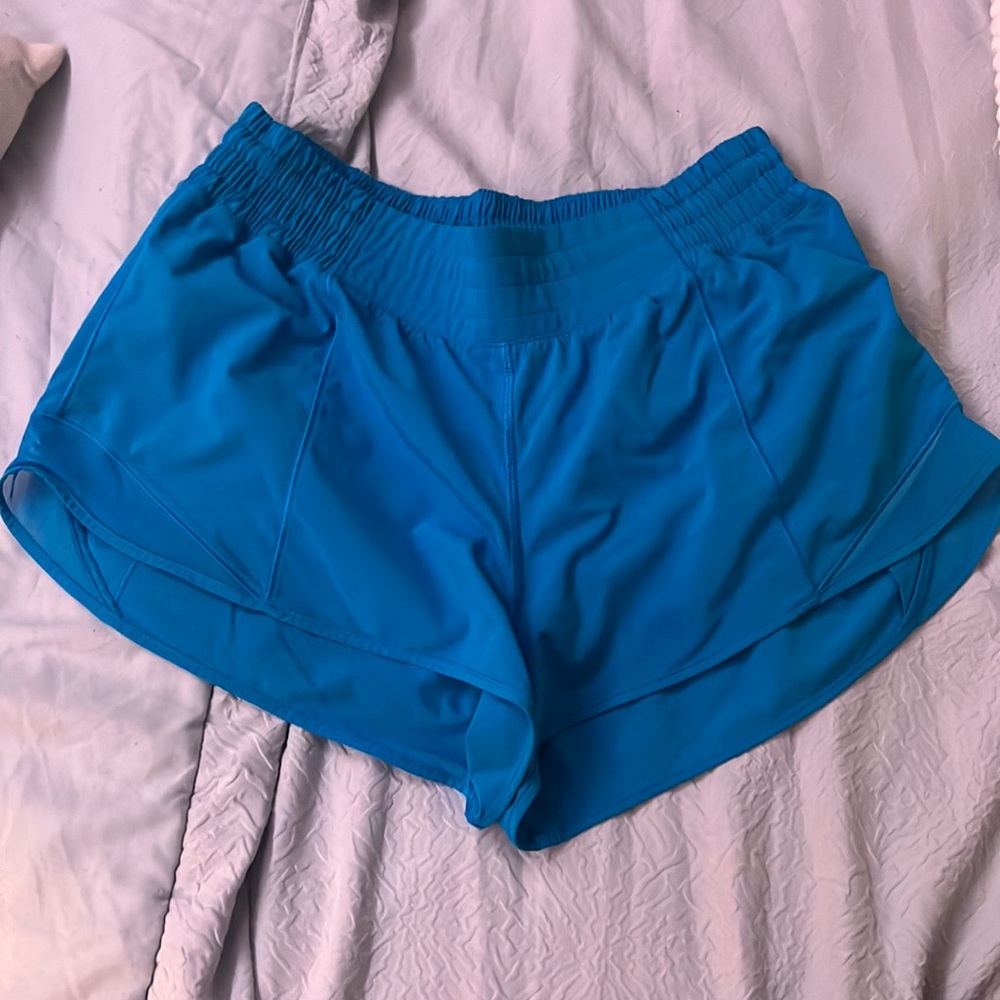 Lululemon Hotty Hot 2.5 shorts in the color poolside
